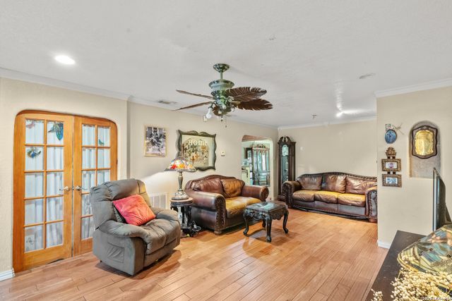 147 Gazel, San Antonio, TX 78213