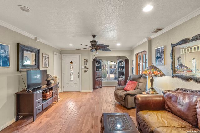 147 Gazel, San Antonio, TX 78213