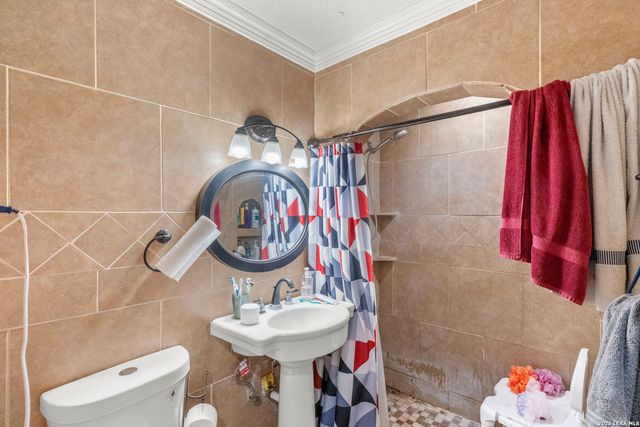 147 Gazel, San Antonio, TX 78213
