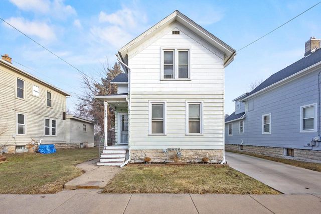 118 W 12TH AVENUE, Oshkosh, WI 54902