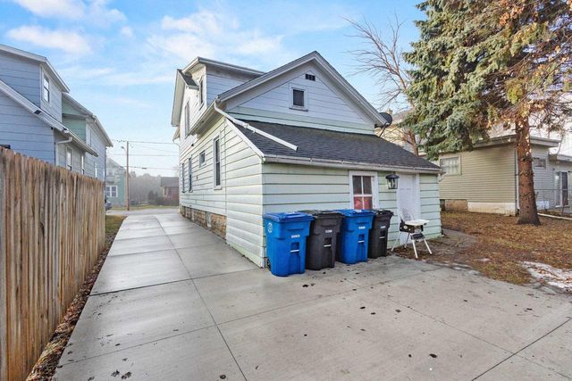 118 W 12TH AVENUE, Oshkosh, WI 54902