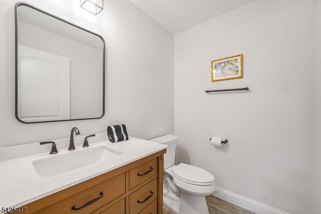 8 Mountainside Dr, Wayne Twp., NJ 07470