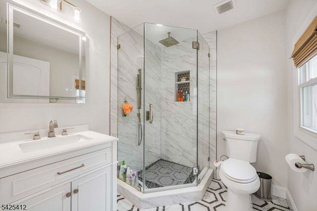 8 Mountainside Dr, Wayne Twp., NJ 07470