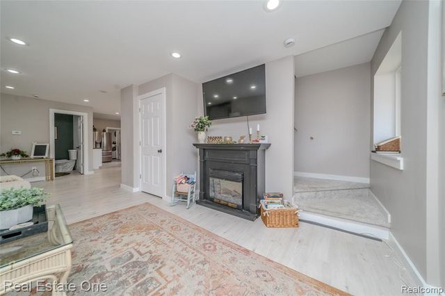 515 S Michigan Avenue, Howell, MI 48843