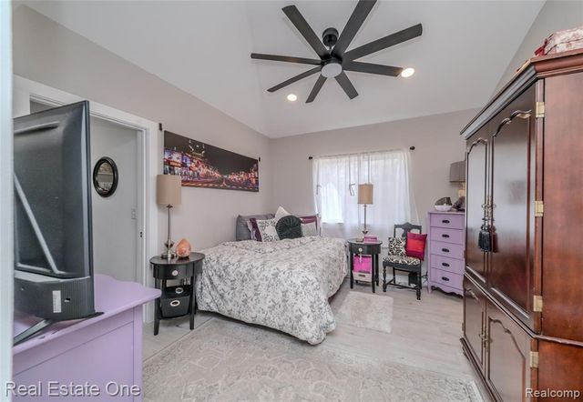 515 S Michigan Avenue, Howell, MI 48843