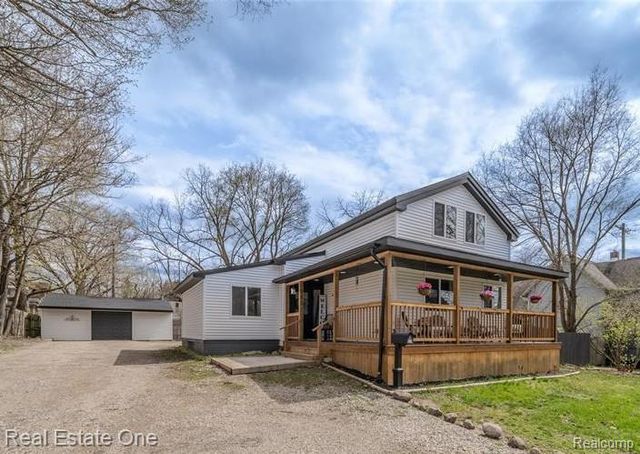 515 S Michigan Avenue, Howell, MI 48843