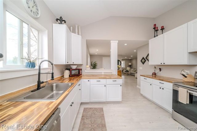 515 S Michigan Avenue, Howell, MI 48843
