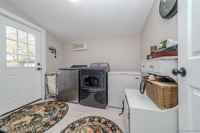 515 S Michigan Avenue, Howell, MI 48843