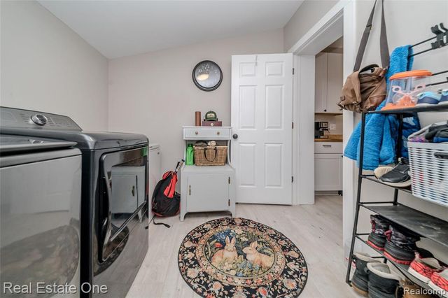 515 S Michigan Avenue, Howell, MI 48843