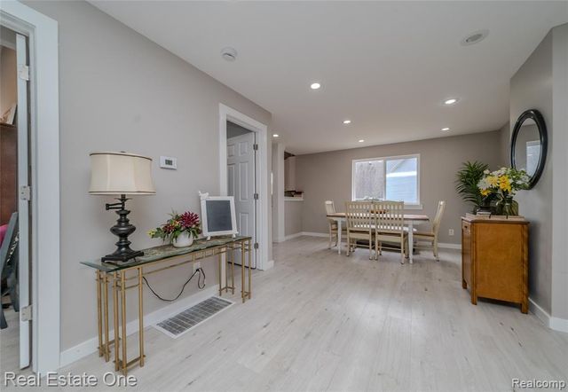515 S Michigan Avenue, Howell, MI 48843