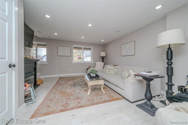 515 S Michigan Avenue, Howell, MI 48843