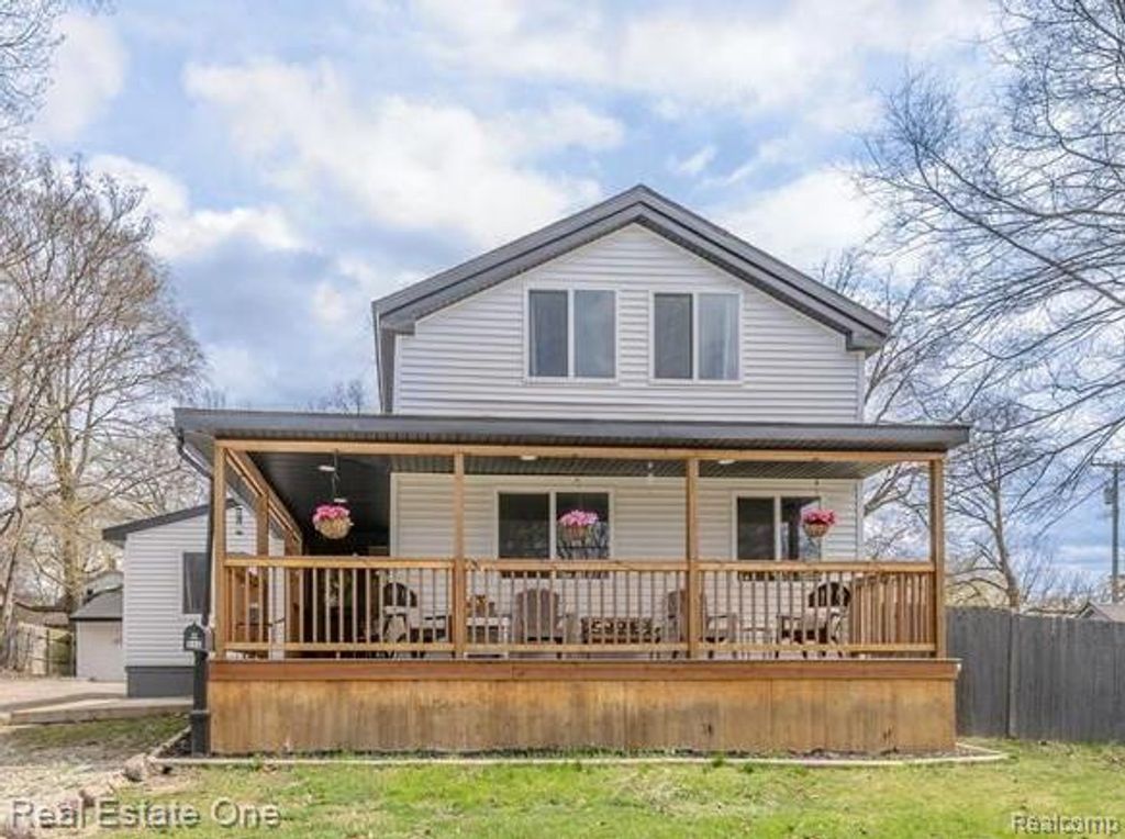 515 S Michigan Avenue, Howell, MI 48843