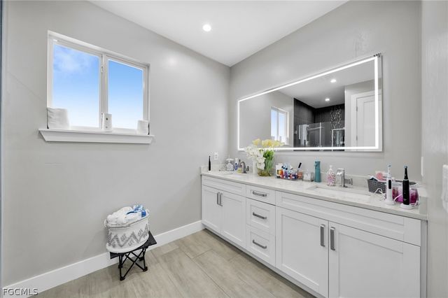 935 BEVERLY ST E, Lehigh Acres, FL 33974