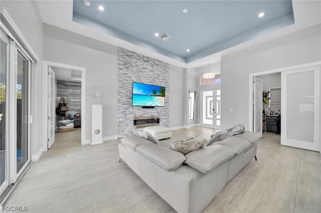 935 BEVERLY ST E, Lehigh Acres, FL 33974