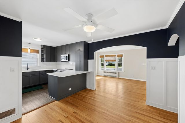 422 S Harvard Avenue, Villa Park, IL 60181