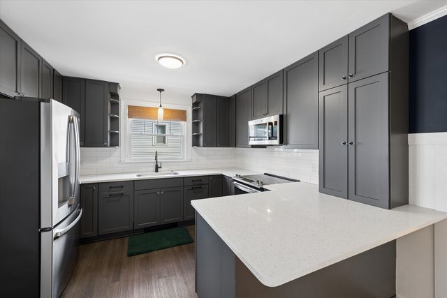 422 S Harvard Avenue, Villa Park, IL 60181