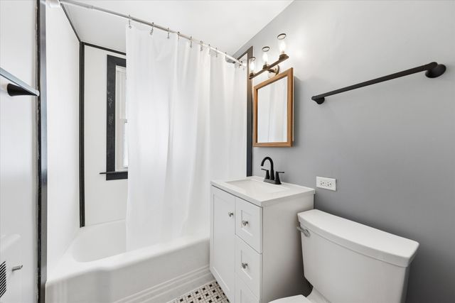 422 S Harvard Avenue, Villa Park, IL 60181