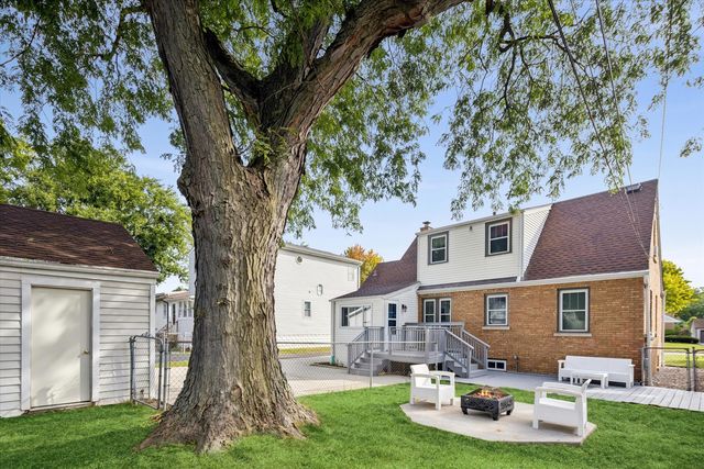 422 S Harvard Avenue, Villa Park, IL 60181