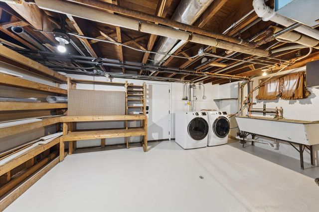 422 S Harvard Avenue, Villa Park, IL 60181