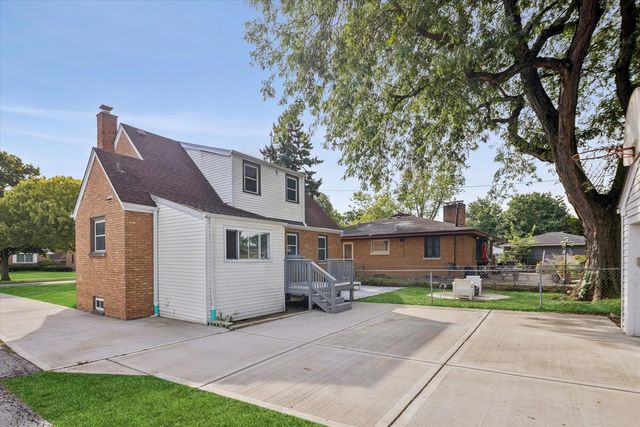 422 S Harvard Avenue, Villa Park, IL 60181