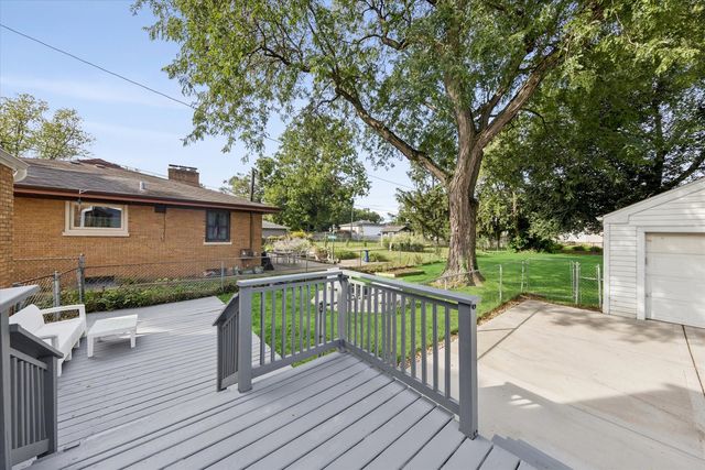 422 S Harvard Avenue, Villa Park, IL 60181