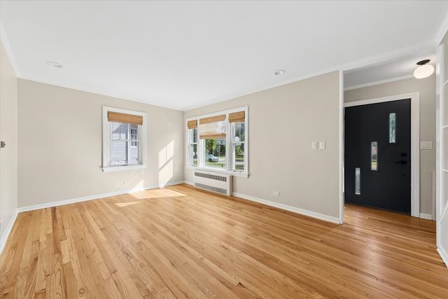 422 S Harvard Avenue, Villa Park, IL 60181