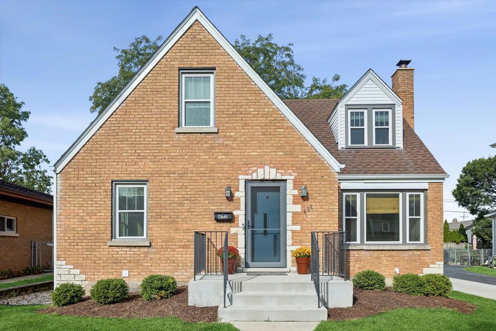 422 S Harvard Avenue, Villa Park, IL 60181