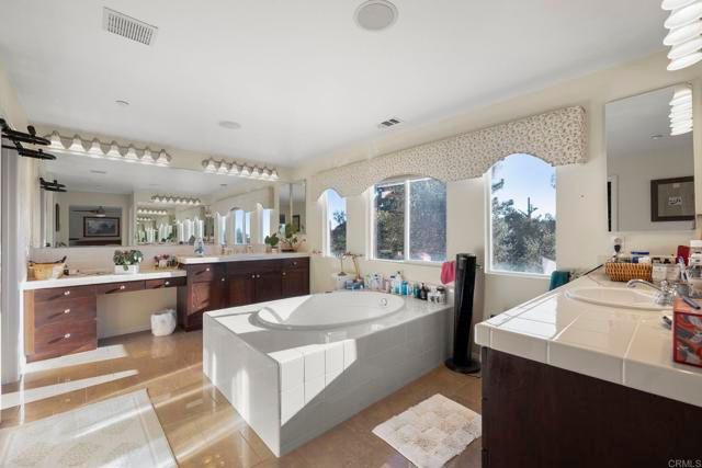 10353 Pinion, Escondido, CA 92026