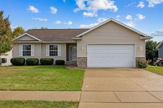 2403 49th St Court, Marion, IA 52302