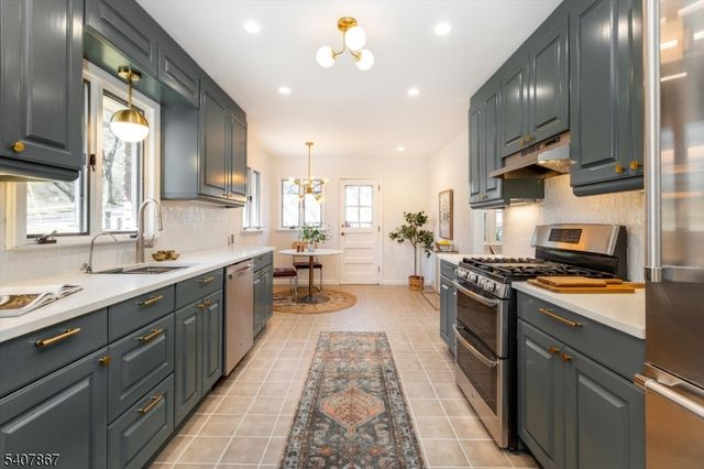 51 Durand Rd, Maplewood Twp., NJ 07040