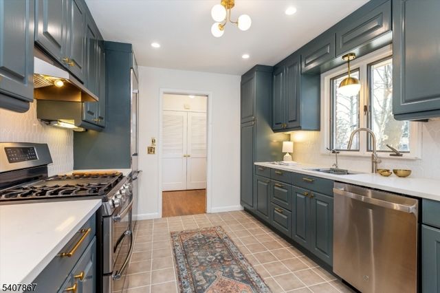 51 Durand Rd, Maplewood Twp., NJ 07040