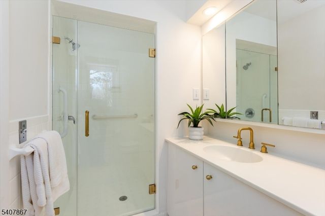 51 Durand Rd, Maplewood Twp., NJ 07040