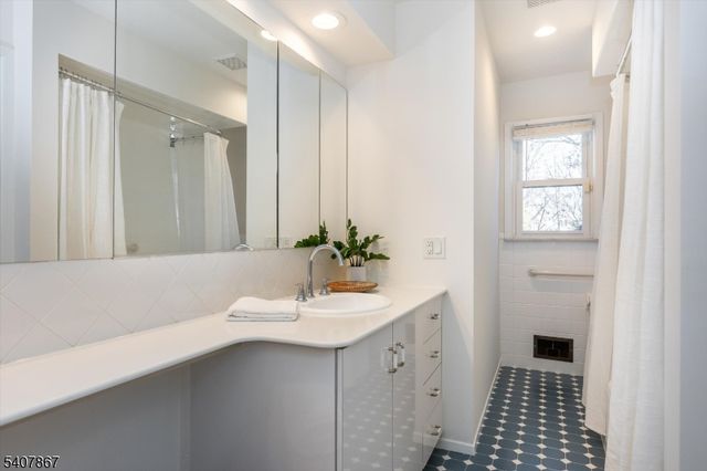 51 Durand Rd, Maplewood Twp., NJ 07040