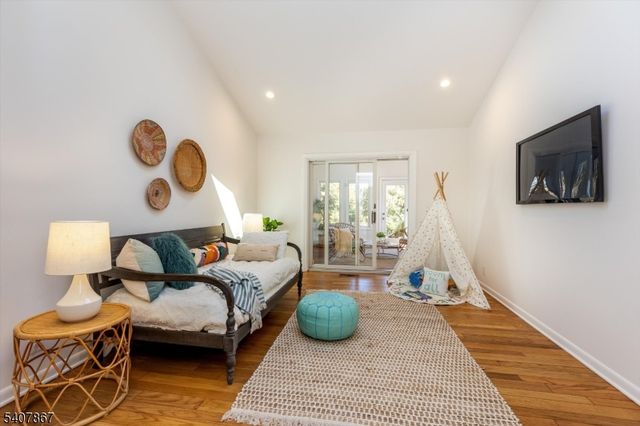 51 Durand Rd, Maplewood Twp., NJ 07040