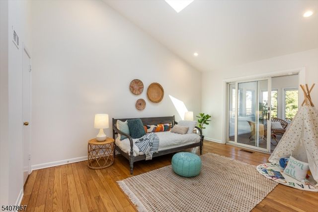 51 Durand Rd, Maplewood Twp., NJ 07040