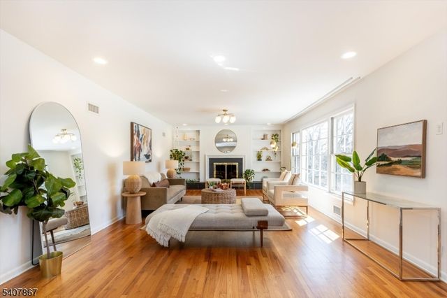 51 Durand Rd, Maplewood Twp., NJ 07040