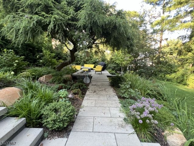 51 Durand Rd, Maplewood Twp., NJ 07040