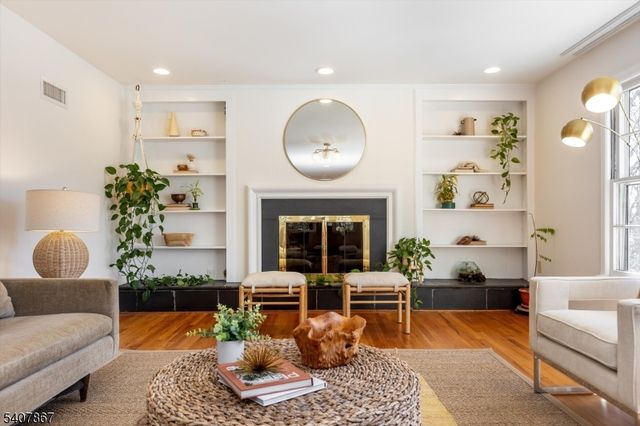 51 Durand Rd, Maplewood Twp., NJ 07040