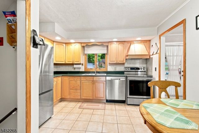 24 Stony Brook Rd, Rockaway Twp., NJ 07866