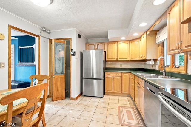 24 Stony Brook Rd, Rockaway Twp., NJ 07866