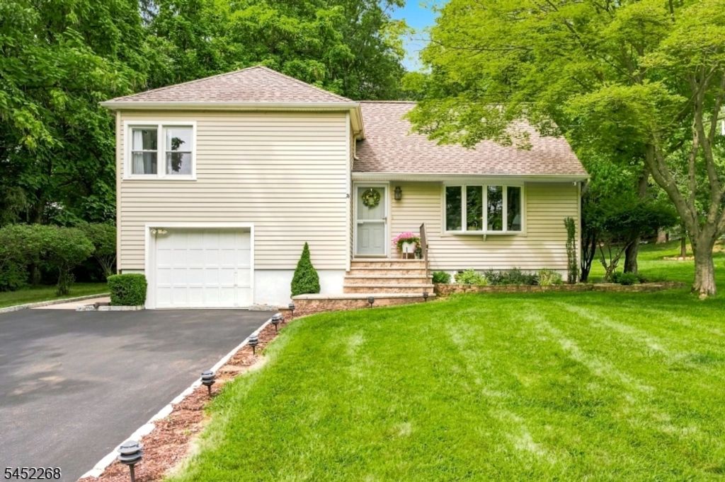 24 Stony Brook Rd, Rockaway Twp., NJ 07866