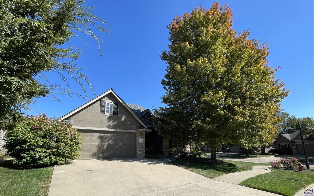 2240 SW Millers Glen DR, Topeka, KS 66614