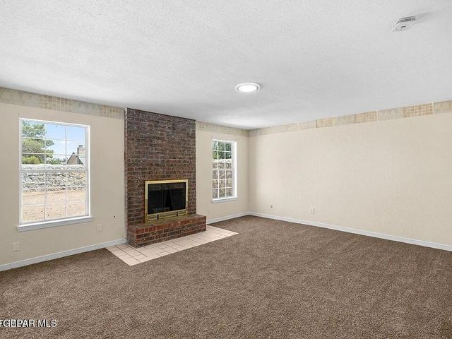 11301 Tom Ulozas Drive, El Paso, TX 79936