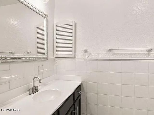 11301 Tom Ulozas Drive, El Paso, TX 79936