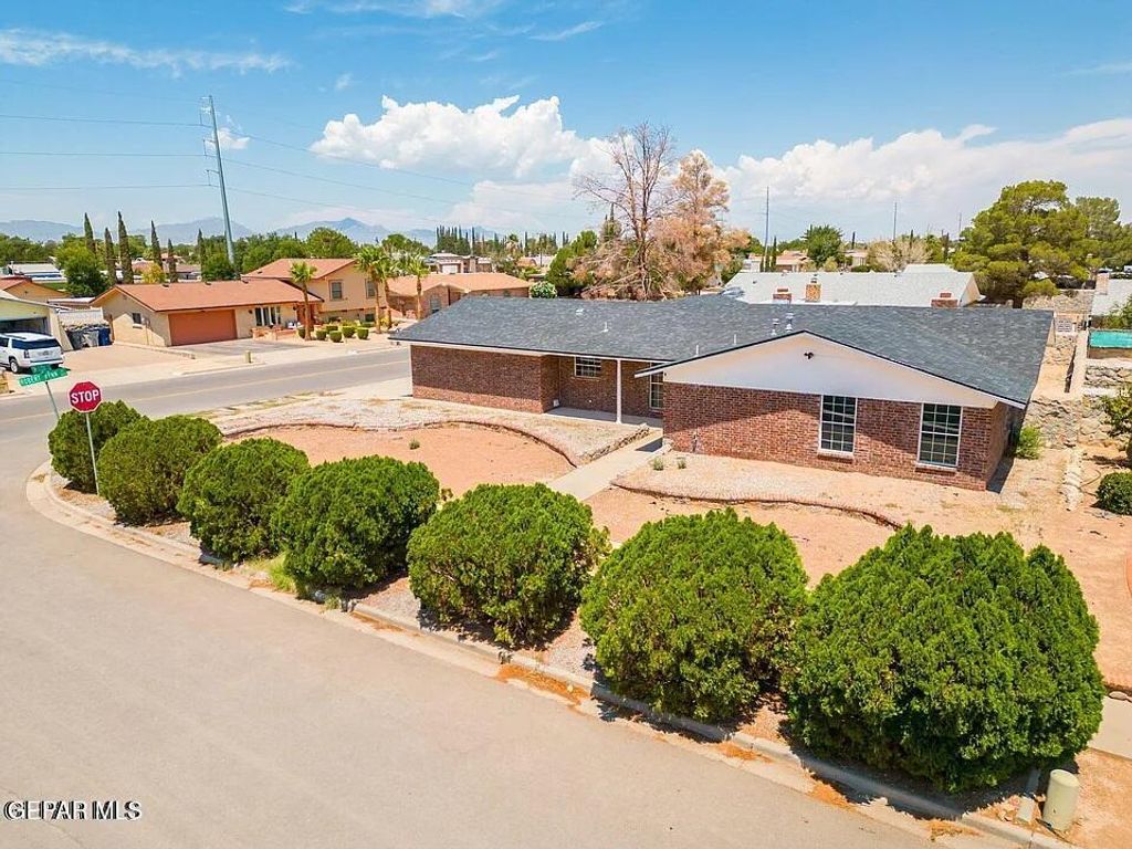 11301 Tom Ulozas Drive, El Paso, TX 79936