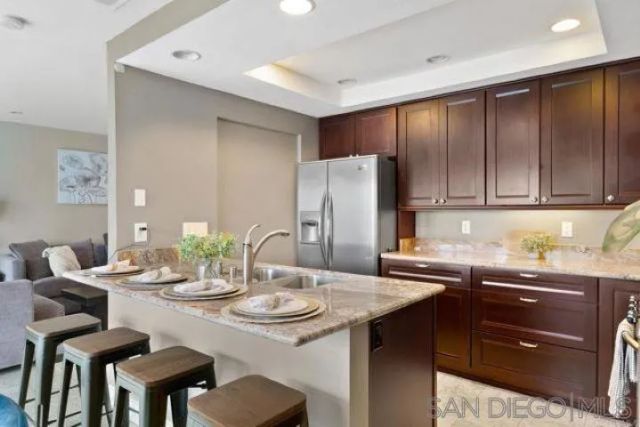 6967 Camino Degrazia, San Diego, CA 92111