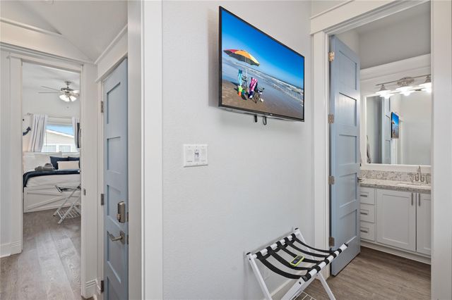 997 S Redfish Street, Crystal Beach, TX 77650