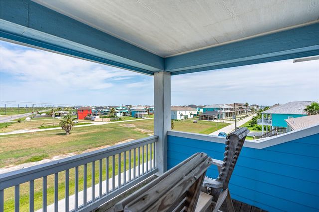 997 S Redfish Street, Crystal Beach, TX 77650