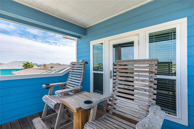 997 S Redfish Street, Crystal Beach, TX 77650