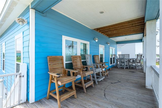 997 S Redfish Street, Crystal Beach, TX 77650